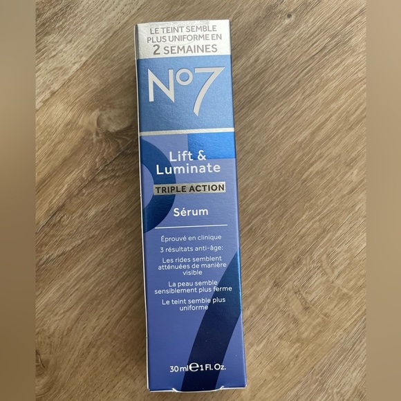 No7 Lift & Luminate Triple Action Face Serum 30 ml - Picture 3 of 4